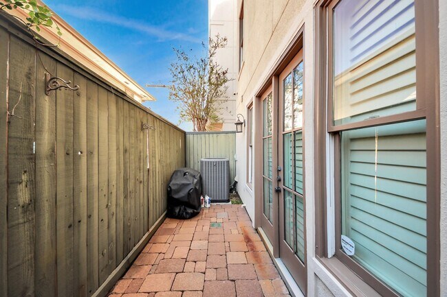 Building Photo - 1434 Wichita St