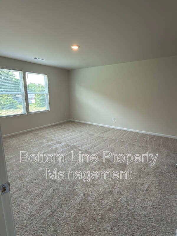 Building Photo - 1035 Pepper Ln