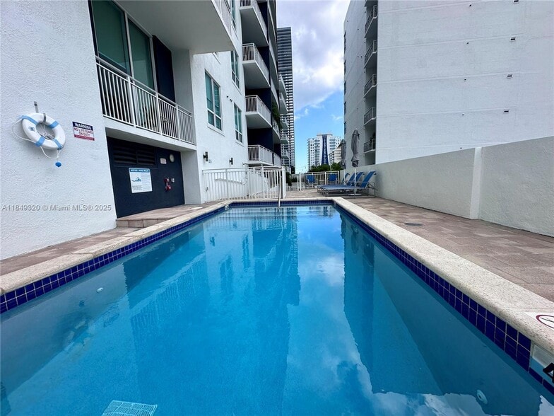 Building Photo - 2275 Biscayne Blvd