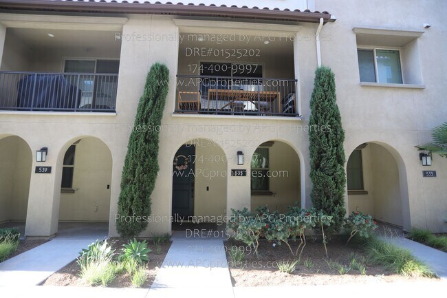 Building Photo - 535 S Motif St