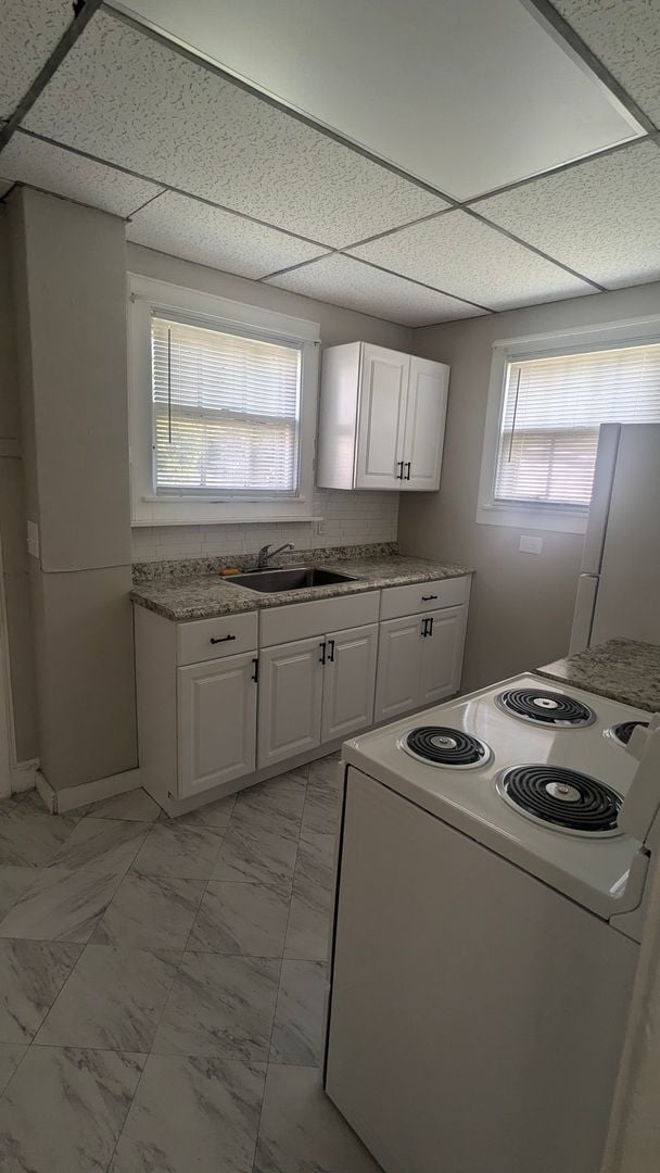 Building Photo - 2 bedroom Side by Side Duplex