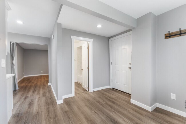 Building Photo - Modern 2-Bed Apartment in Heart of Tacoma