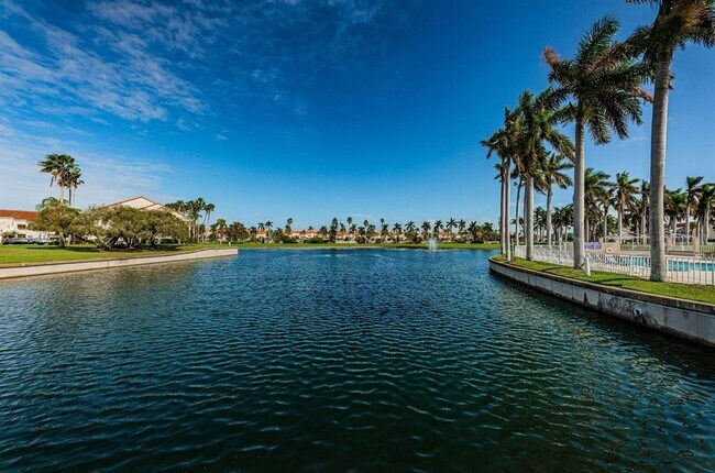 Building Photo - 6100 Bahia Del Mar Cir N