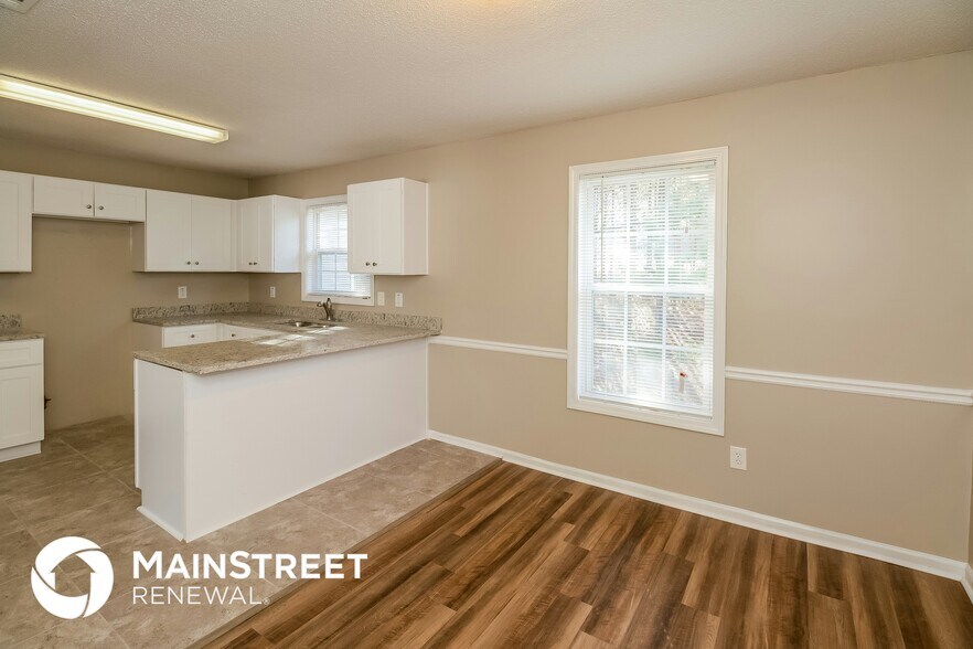 Building Photo - 8139 Green Garden Dr