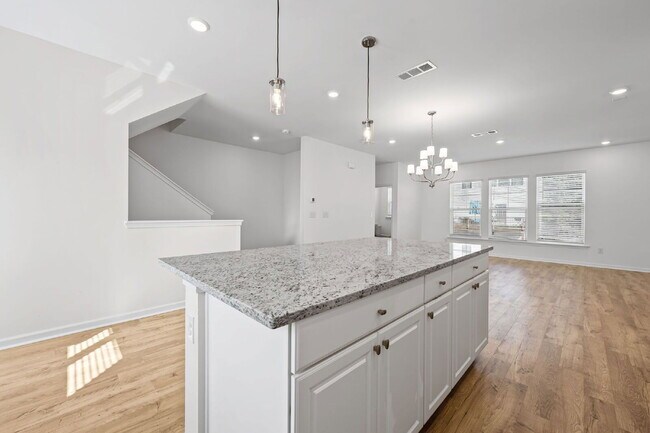 Building Photo - 2730 Harrison Dr