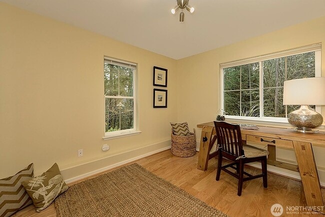 Building Photo - Bainbridge home for rent in magical setting.