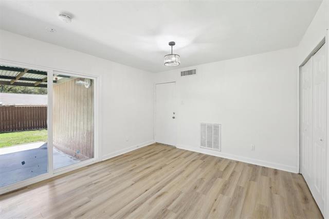 Building Photo - 904 Middle Cove Dr