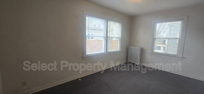 Building Photo - 1033 Edgewater Ave