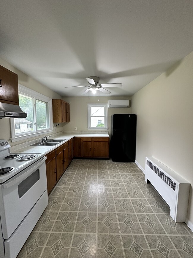 Building Photo - 2 Deer Run Dr