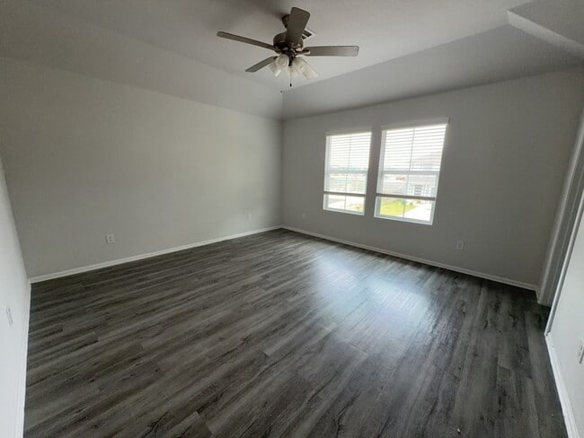 Building Photo - 509 Hines Ave