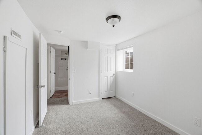 Building Photo - 3917 E Fairview Ave