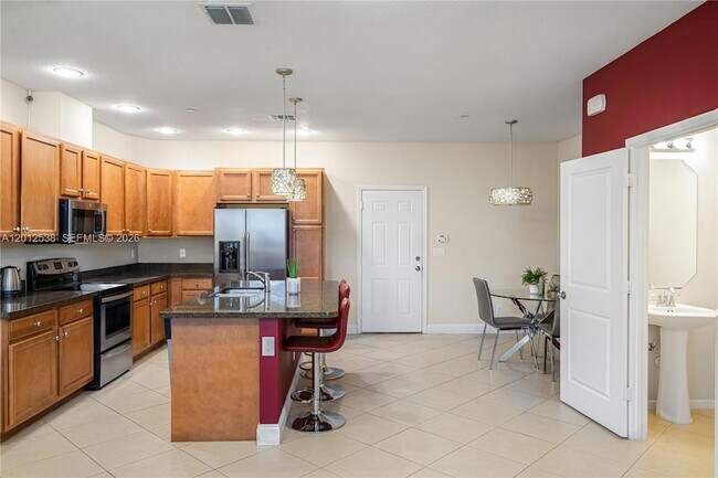 Building Photo - 4025 Cascada Cir