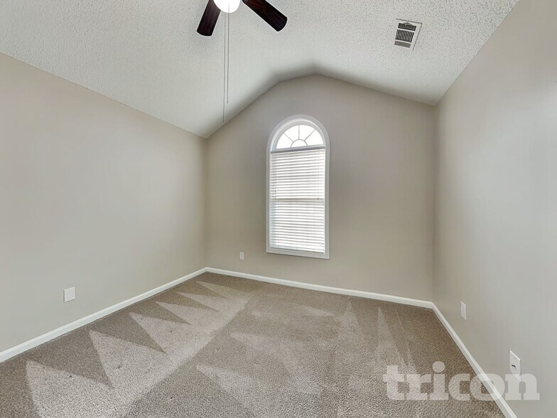 Building Photo - 147 Peachtree Glen Dr