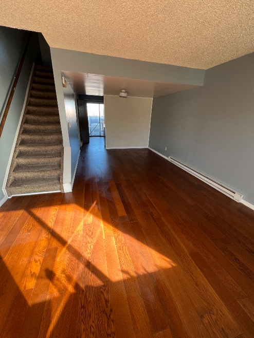 Building Photo - 44 Royal Crest Dr