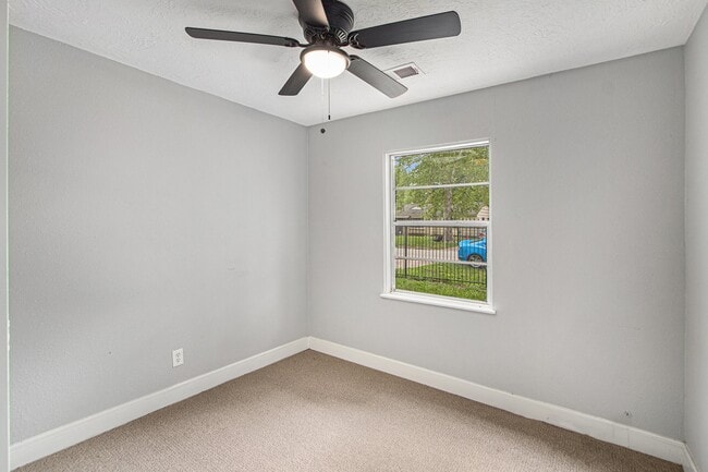 Building Photo - 9414 Rosehaven Dr