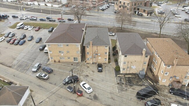 Building Photo - 7709 W Marwood Ave