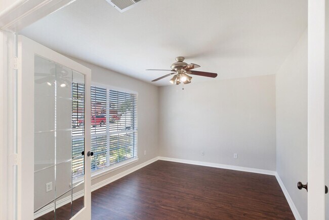 Building Photo - 4729 Woodhaven Ln