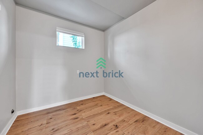 Building Photo - 2 BED & 2.5 BATH TOWNHOUSE FOR RENT