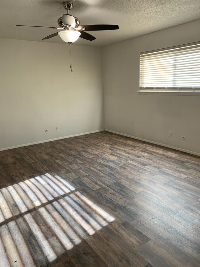 Building Photo - 13 Paseo Village