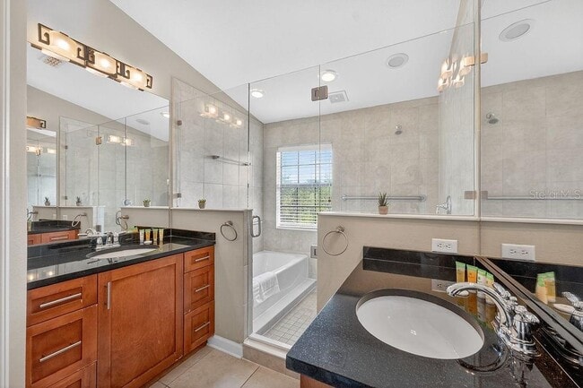 Building Photo - 14525 Damai Ln