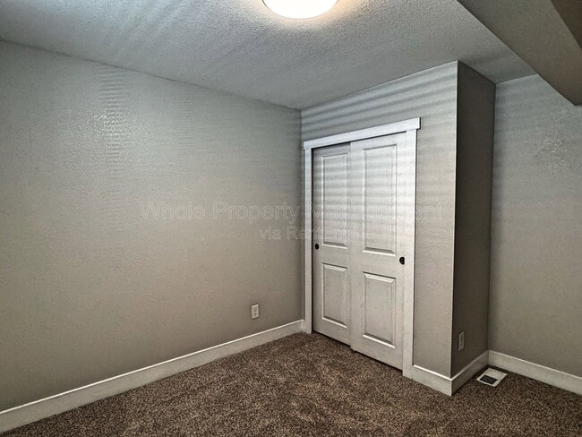 Building Photo - 4720 Elm Ct