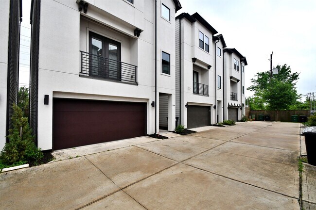 Building Photo - 1146 Wycliffe Dr