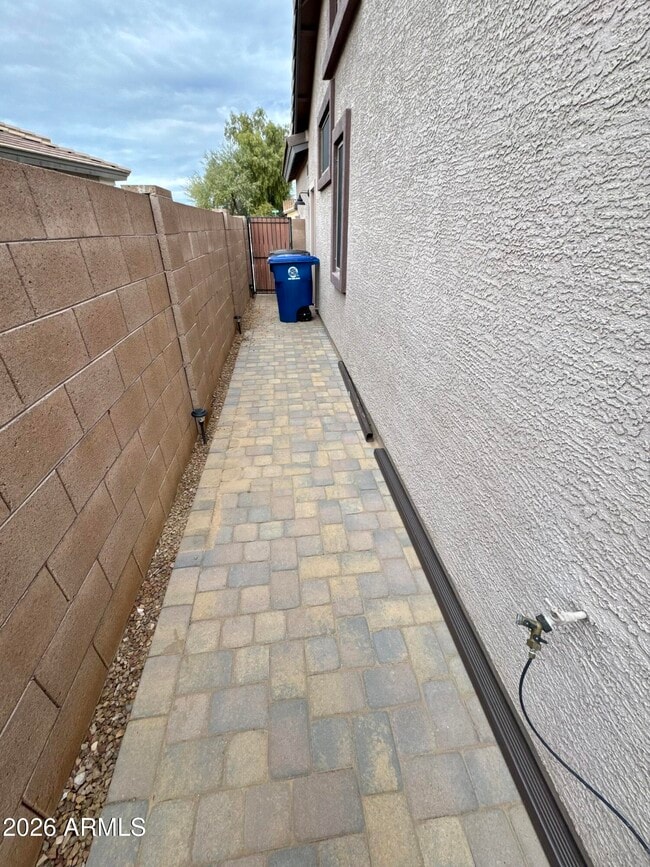 Building Photo - 18639 E Lark Dr