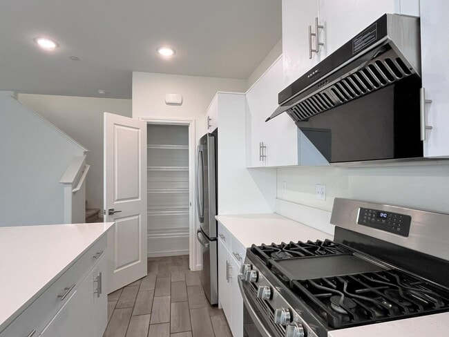 Building Photo - 537 Farmhouse Ln