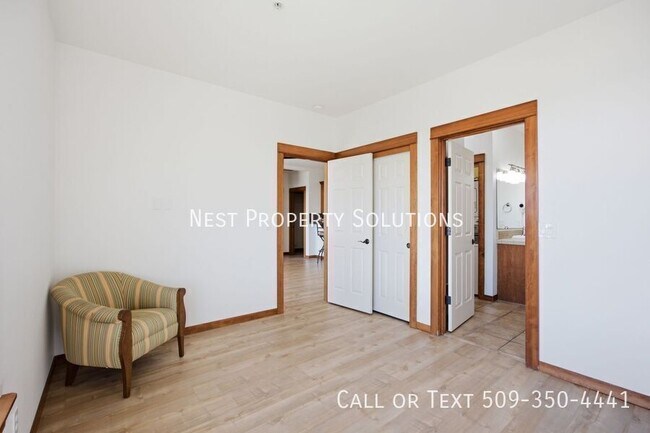 Building Photo - 6432 Melby Way NE