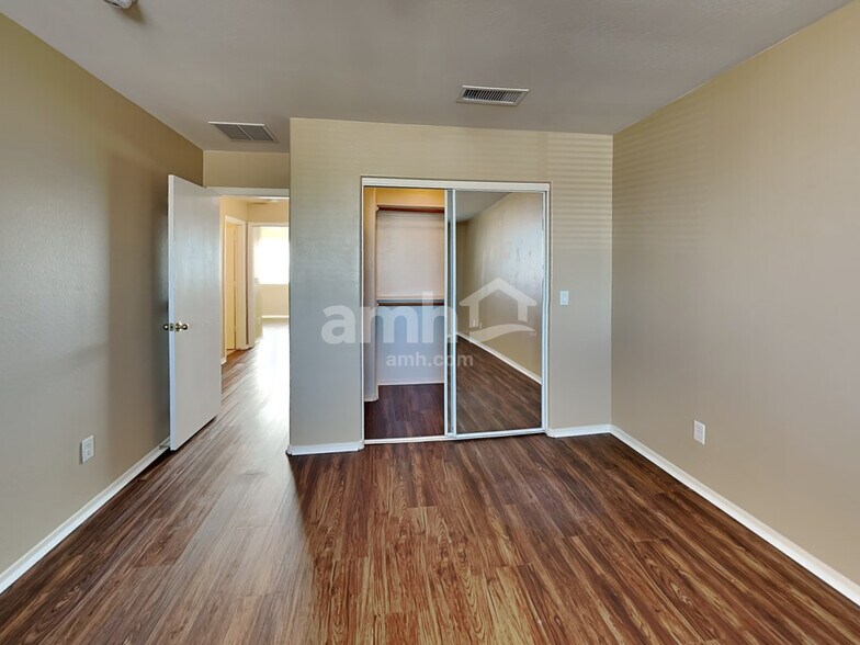 Building Photo - 6542 S 258th Dr