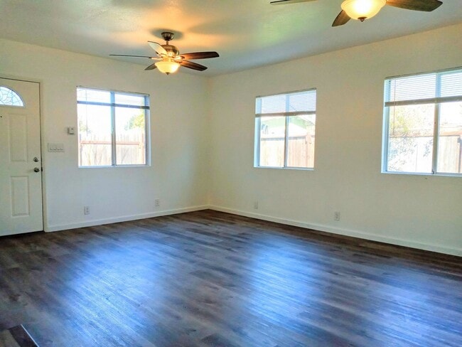 Building Photo - Recently Remodeled 3bd Single Story House Accepting Pets!