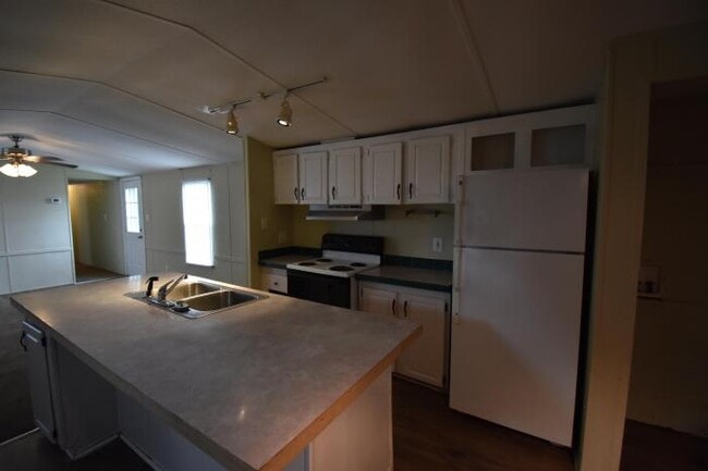 Building Photo - 3 bedroom in Goldsboro NC 27530