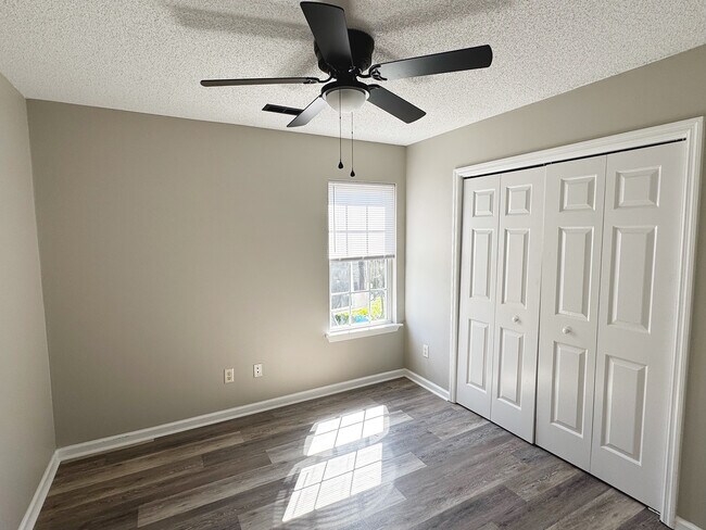 Building Photo - 809 Tisbury Ln