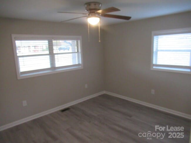 Building Photo - 1761 River Rd