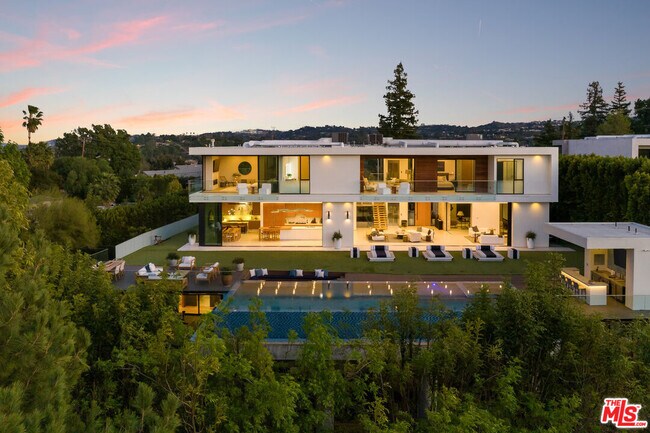 Building Photo - 16801 Oak View Dr