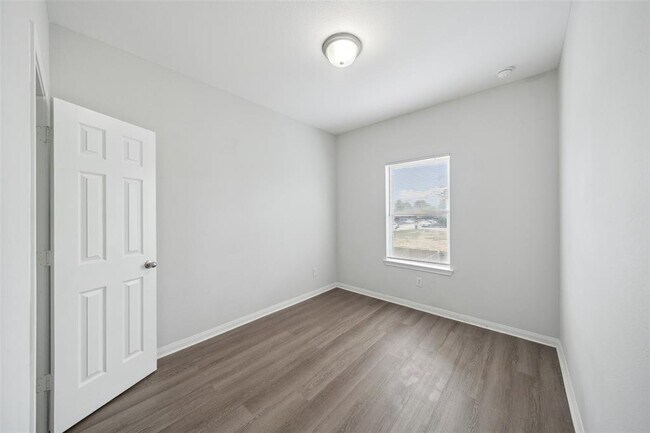 Building Photo - 9018 Everglade Dr