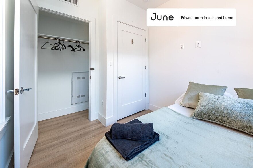 Building Photo - Room in Shared 4 bed/2 bath home