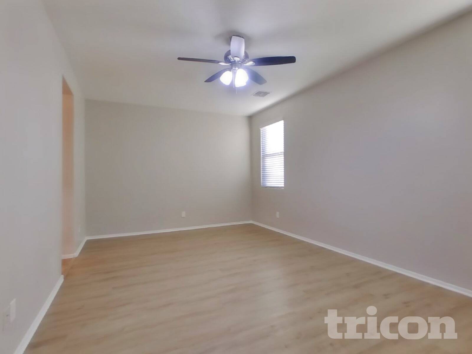 Building Photo - 15831 W Port Royale Ln