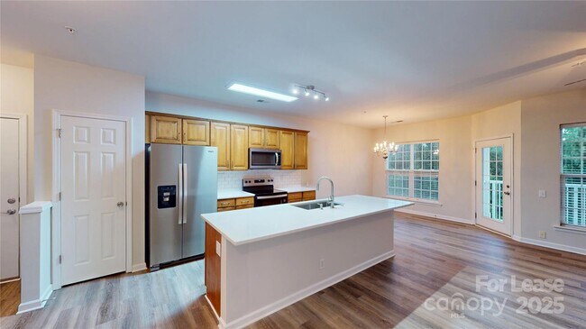 Building Photo - 14648 Via Sorrento Dr