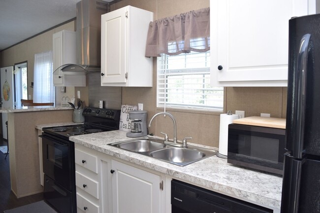 Building Photo - Charming 2BR/1BA Furnished Home in Taylors...