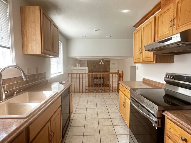Building Photo - 5906 S Blue Iron Way