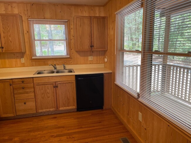 Building Photo - Cabin