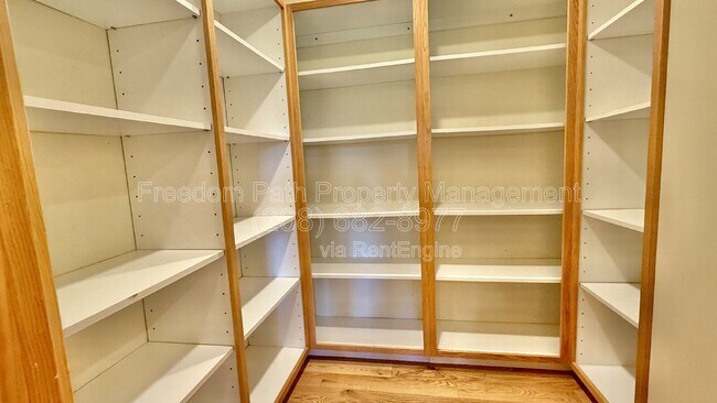 Building Photo - 166 Wildwood Ln