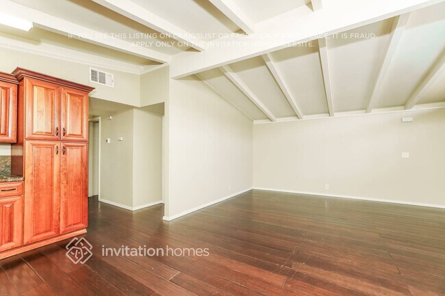 Building Photo - 1467 Michigan St