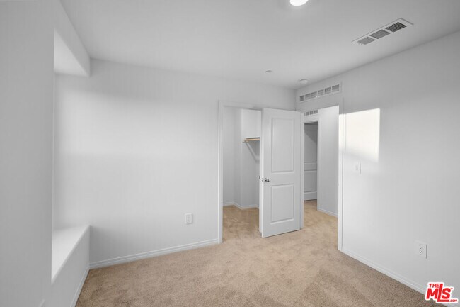 Building Photo - 2311 Blue Elm Rd