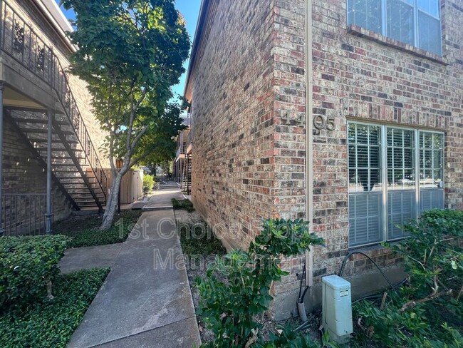 Building Photo - 4405 Bellaire Dr S