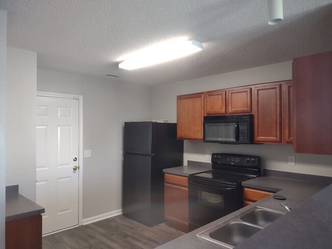 Building Photo - Wonderful Four Bedroom Home in Northeast C...