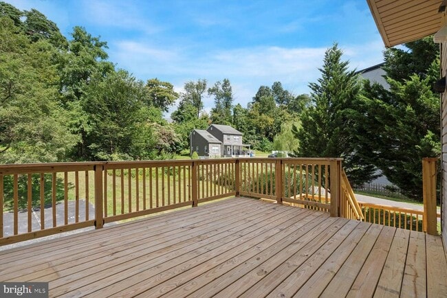 Building Photo - 284 Parker Ave