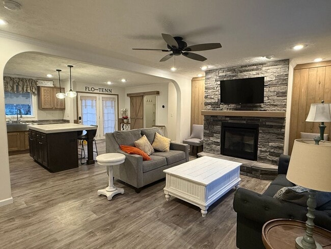 Building Photo - Quiet furnished retreat located in Erwin- Available NOW!