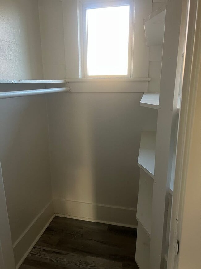 Building Photo - Charming 2 bed 1 bath close to UNR